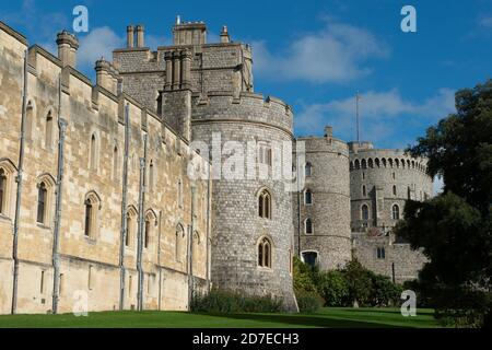 Windsor, Berkshire, Royaume-Uni. 22 octobre 2020. Le quartier royal de Windsor et Maidenhead a connu hier le plus grand nombre de cas positifs de coronavirus Covid-19 dans le Berkshire. Le nombre de cas positifs continue d'augmenter rapidement et les risques de Windsor sont à tout moment placés dans le niveau 2. Il a été annoncé aujourd'hui que Slough à proximité passera au niveau 2 des restrictions Covid-19 à partir de samedi après leur forte pointe dans les cas. Crédit : Maureen McLean/Alay Live News Banque D'Images