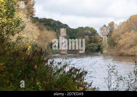 Autour du Royaume-Uni - Derelict Bridge Piers de Tenbury et Bewdley Railway, Worcestershire, Royaume-Uni Banque D'Images