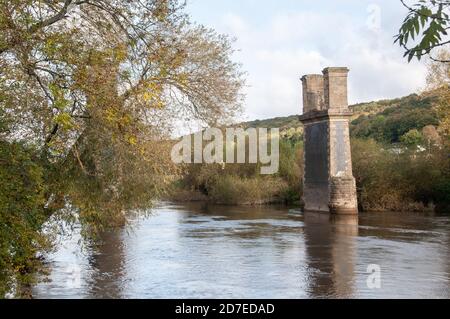 Autour du Royaume-Uni - Derelict Bridge Piers de Tenbury et Bewdley Railway, Worcestershire, Royaume-Uni Banque D'Images