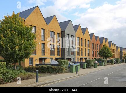 Nouvelles maisons de ville sur Park Terrace, une partie du village de Kidbrooke, un nouveau développement résidentiel énorme dans le quartier de Londres de Greenwich, Royaume-Uni. Banque D'Images