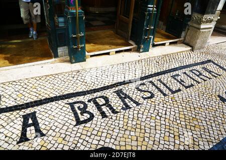 Panneau d'étage du café a Brasileira à Lisbonne Banque D'Images