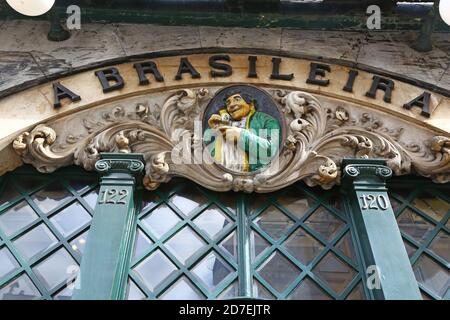 Panneau du café a Brasileira à Lisbonne, Portugal Banque D'Images