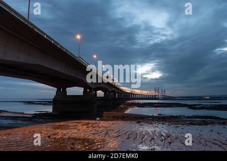 Pont du Prince de Galles, traversant la rivière Severn au coucher du soleil Banque D'Images