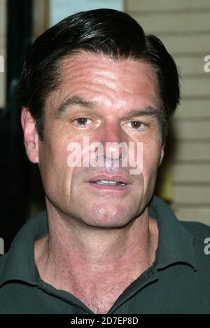 NEW YORK, NY- 14 JUILLET : Harry Hamlin fréquente les barks de Broadway 9, un animal à étoiles, adopt-a-thon, à Shubert Alley, le 14 juillet 2007, à New York. Crédit : Joseph Marzullo/MediaPunch Banque D'Images