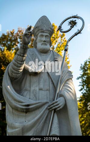 terni, italie octobre 22 2020: Statue de San Valentino placé au rond-point de la rue filippo turati à terni Banque D'Images