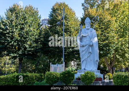 terni, italie octobre 22 2020: Statue de San Valentino placé au rond-point de la rue filippo turati à terni Banque D'Images