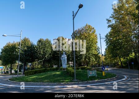 terni, italie octobre 22 2020: Statue de San Valentino placé au rond-point de la rue filippo turati à terni Banque D'Images