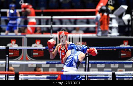 Simultanément des matchs de boxe amateur pendant l'AIBA World Boxing Champioship à Milan 2009. Banque D'Images