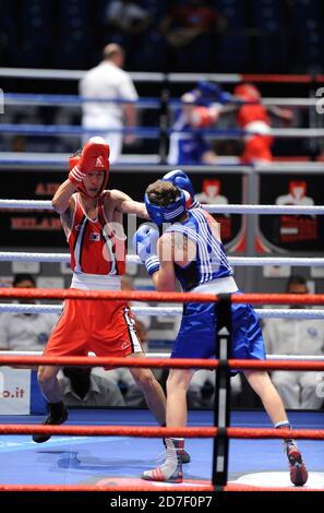 Simultanément des matchs de boxe amateur pendant l'AIBA World Boxing Champioship à Milan 2009. Banque D'Images