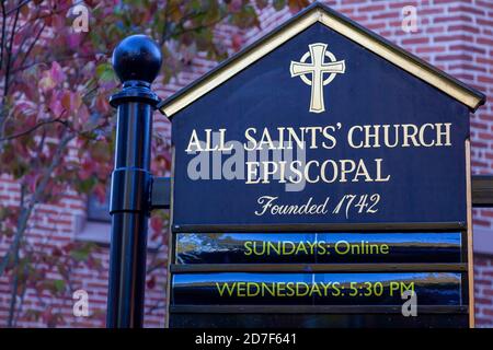 Frederick, MD, USA 10/13/2020: Fondée en 1742, All Saints est la plus ancienne paroisse épiscopale de l'ouest du Maryland. En raison de COVID-19 l'église historique ha Banque D'Images