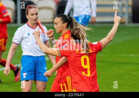 Newport, pays de Galles, Royaume-Uni. 22 octobre 2020. Natasha Harding, du pays de Galles, célèbre son deuxième but. Le pays de Galles contre les îles Féroé dans l'UEFA Women's Euro qua Banque D'Images