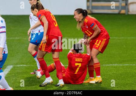 Newport, pays de Galles, Royaume-Uni. 22 octobre 2020. Natasha Harding, du pays de Galles, célèbre son troisième but. Pays de Galles contre Îles Féroé dans UEFA Women's Euro Qual Banque D'Images