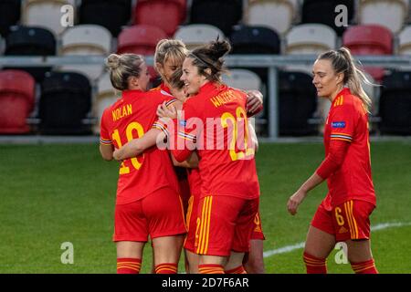 Newport, pays de Galles, Royaume-Uni. 22 octobre 2020. Lily Woodham du pays de Galles célèbre son quatrième but de côté. Pays de Galles contre Îles Féroé dans UEFA Women's Euro qualif Banque D'Images