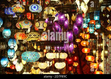 Lumières turques dans le Grand Bazar d'Istanbul Banque D'Images