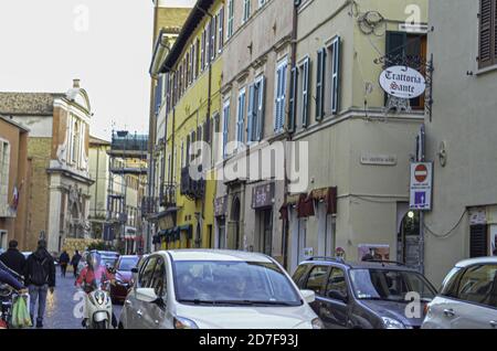 Riccione, ITA. 22 octobre 2020. (INT) nouvelles mesures restrictives en Italie dans un contexte d'augmentation des cas de Covid-19. 22 octobre 2020, Riccione, Italie : la situation des infections en Italie est une grande préoccupation pour les Italiens et l'économie italienne, la courbe des patients hospitalisés et la thérapie est en augmentation et la crainte de saturation de ces derniers dans les jours à venir est grande. Par conséquent, de nouvelles mesures restrictives arrivent de plusieurs régions : Lombardie, Campanie, Ligurie, Piémont et Latium. Par exemple, en Lombardie à Milan, qui a la majorité des cas de coronavirus, il y a un couvre-feu de 11 heures à 5 heures du matin Banque D'Images