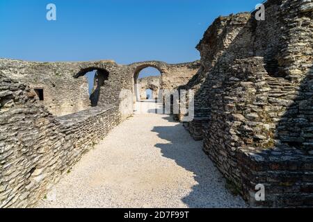 Ruines romaines Grotte di Catullo ou Grotto à Sirmione, Lac de Garde, Italie du Nord Banque D'Images