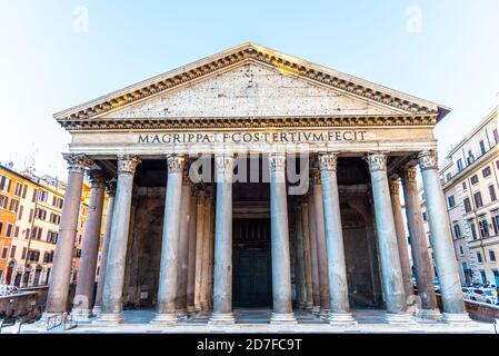 Panthéon à Rome, Italie. Vue de face du portique avec colonnes classiques. Banque D'Images