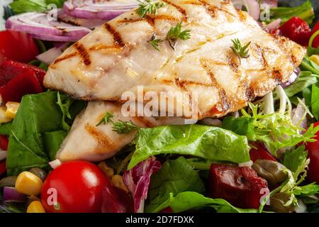 Salade de poisson savoureuse photo en gros plan Banque D'Images