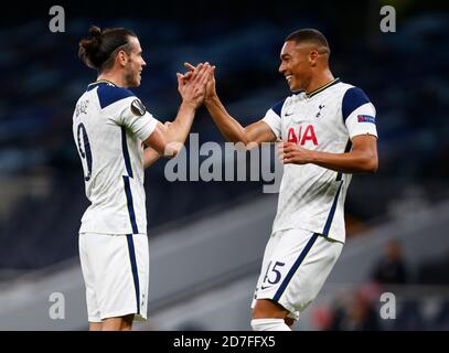 Londres, Royaume-Uni. 22 octobre 2020. Londres, Angleterre -OCTOBRE 22:Gareth Bale de Tottenham Hotspur célèbre son propre but avec Carlos Vinícius de Tottenham Hotspur pendant l'Europe League Group J entre Tottenham Hotspur et LASK au stade Tottenham Hotspur, Londres, Angleterre le 22 octobre 2020 Credit: Action Foto Sport/Alay Live News Banque D'Images