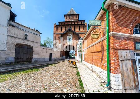 Kolomna, Russie - 7 juillet 2020 : Kolomna Kremlin de la porte de Pyatnitsky et musée Kalach à Kolomna, région de Moscou Banque D'Images