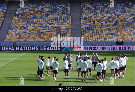 KIEV, UKRAINE - 12 OCTOBRE 2020: Séance de formation de l'équipe nationale espagnole avant le match de la Ligue des Nations de l'UEFA contre l'Ukraine au stade NSK Olimpiyskiy à Kiev Banque D'Images