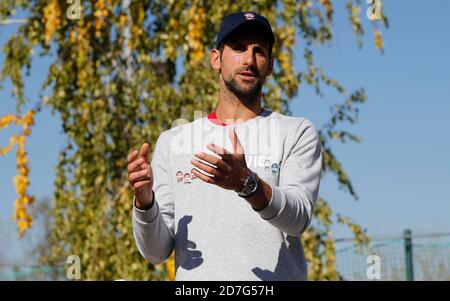 Belgrade. 22 octobre 2020. Le joueur serbe de tennis Novak Djokovic parle lors d'une conférence de presse improvisée après sa session d'entraînement à Belgrade, Serbie, le 22 octobre 2020. Crédit: Predrag Milosavljevic/Xinhua/Alay Live News Banque D'Images