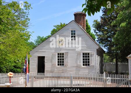 Antique Gunsmith on E Duke of Gloucester Street à Colonial Williamsburg, Virginie, États-Unis. Banque D'Images