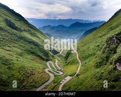 Col de montagne Tham Ma dans la province de Ha Giang, au nord du Vietnam. Une destination touristique célèbre de la province de Ha Giang Banque D'Images