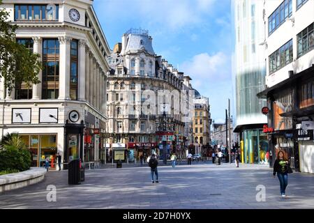 Leicester Square vue de jour avec People, Londres, Royaume-Uni Banque D'Images