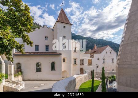 La façade extérieure de l'ancien château de Silandro, Val Venosta, Tyrol du Sud, Italie Banque D'Images