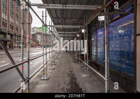 Passerelle couverte pour la protection contre la construction de bâtiments à Helsinki, en Finlande Banque D'Images