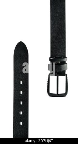 Ceinture en cuir pour homme tendance et attachée avec boucle en métal sombre isolée sur fond blanc. Banque D'Images