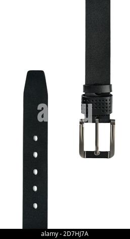 Ceinture en cuir pour homme tendance et attachée avec boucle en métal sombre isolée sur fond blanc. Banque D'Images