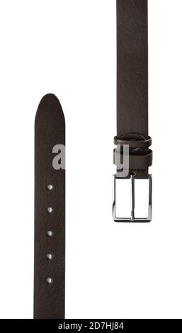 Ceinture en cuir pour homme tendance et attachée avec boucle en métal sombre isolée sur fond blanc. Banque D'Images