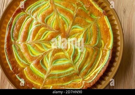 Le gâteau éponge fait maison s'appelle Zebra. Pâtisseries maison pour le thé. Vue sur le dessus Banque D'Images