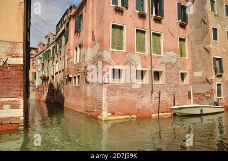 Murano, île, au nord de Venise, dans la région de Vénétie, au nord-est de l'Italie, avec une superficie de 1134 acres (459 hectares) dans la Laguna Veneta (lagune de Venise). Banque D'Images