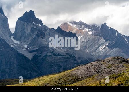 Belles montagnes de granit de Torres Del Paine au Chili Banque D'Images