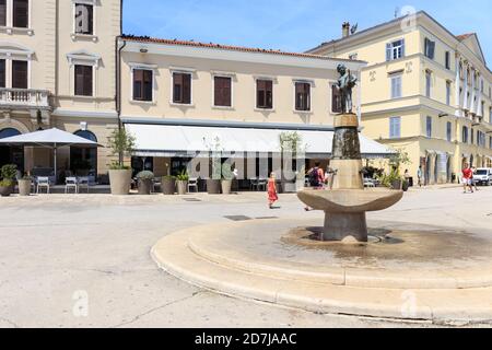 Rovinj place principale et fontaine, Croatie Banque D'Images