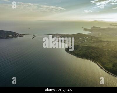 Russie, Primorsky Krai, Zarobino, vue aérienne de la côte de la mer du Japon au coucher du soleil Banque D'Images