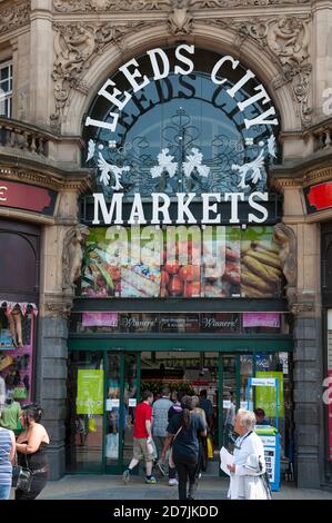 Entrée aux marchés de Leeds Kirkgate, Leeds, West Yorkshire, Angleterre. Banque D'Images