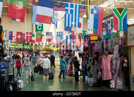 Stands à Leeds Kirkgate Market, Leeds, West Yorkshire, Angleterre. Banque D'Images