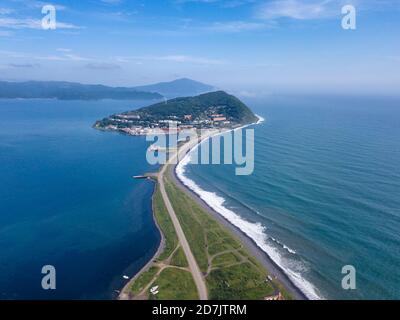 Russie, Primorsky Krai, Zarobino, vue aérienne du village côtier Banque D'Images