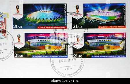 MOSCOU, RUSSIE - 11 MARS 2020 : timbres-poste imprimés en Russie avec le timbre des spectacles de Tselina , coupe du monde FIFA FIFA 2018 en Russie. Série stades, ci Banque D'Images