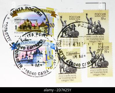 MOSCOU, RUSSIE - 11 MARS 2020: Timbres-poste imprimés en Russie avec le timbre de Tolyatti montre 150 ans de la Société historique russe, vers 2016 Banque D'Images