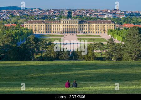 VIENNE, AUTRICHE - 27 AVRIL 2018 : vue sur le palais de Schönbrunn le jour d'avril Banque D'Images