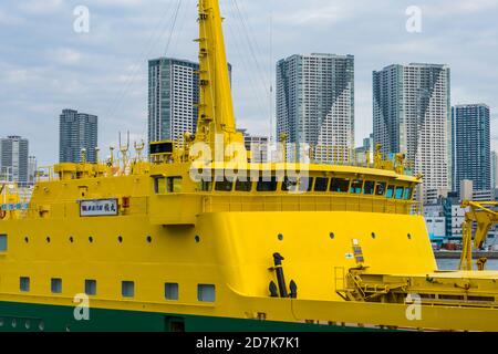 De nombreux bâtiments résidentiels de grande hauteur se trouvent dans le quartier de Toyosu Tokyo, au Japon. Banque D'Images