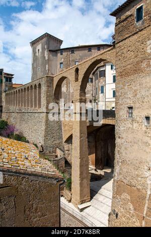 Paysage de Pitigliano en Toscane. Le centre historique est connu comme la petite Jérusalem pour la présence historique d'une communauté juive. Banque D'Images