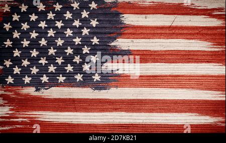 Drapeau américain Veintage sur texture bois. Drapeau vintage des Etats-Unis sur fond de bois. Élections présidentielles 2020. Votez. Banque D'Images