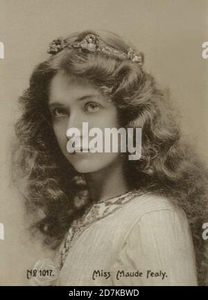 Carte postale vintage. Maude Fealy comme la foire de Rosamund dans 'Becket.' Photo de Johnston et Hoffman, Londres, 1904. Restauré par le photographe du Montana. Banque D'Images