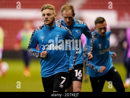 Kamil Jozwiak, du comté de Derby, s'échauffe avant le match du championnat Sky Bet au City Ground, à Nottingham. Banque D'Images